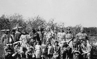 La distribution de la pièce de théâtre <em>Hiawatha Play</em>