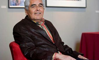 Le maitre sculpteur Robert Davidson