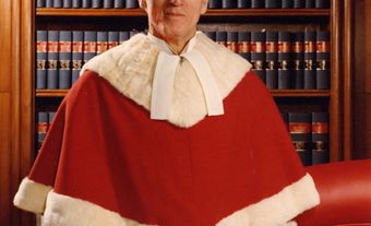 Bora Laskin, ancien juge en chef de la Cour suprême du Canada (1973-1984).