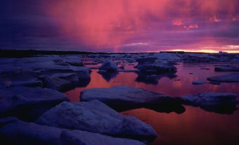 Coucher de soleil sur une baie.