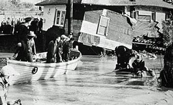 De nombreux actes héroïques ont eu lieu pendant l'ouragan Hazel, les sauveteurs risquant leur propre vie en prenant des bateaux sur les rivières en crue.