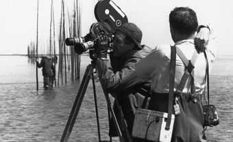 Michel Brault (à gauche) et Pierre Perrault pendant le tournage de Pour la suite du monde