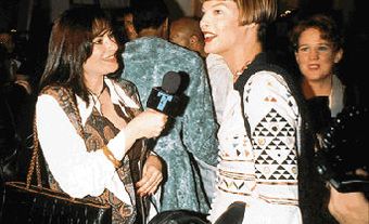 Jeanne Beker  (left) interviewing Canadian supermodel Linda Evangelista.