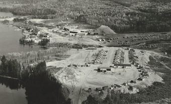Vue aérienne de Dubreuilville en 1963