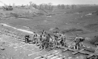Italian labourers constructing the Welland Canal in Ontario