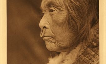 Femme Nuu-chah-nulth