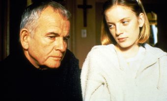 Ian Holm (à gauche) et Sarah Polley dans The Sweet Hereafter