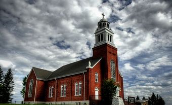 Église catholique Saint-Vital à Beaumont, en Alberta