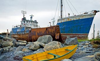 Photographie de bateaux échoués à Harbour Grace, Terre-Neuve-et-Labrador