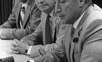 Photo of Prime Minister Pierre Elliott Trudeau, Alberta premier Peter Lougheed and Alberta Minister of Energy and Natural Resources Merv Leitch at a news conference.